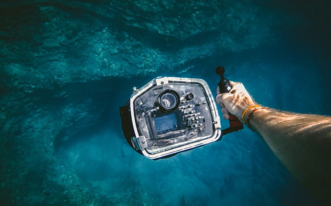 روبوتات بحرية: الفرق بين ROV وAUV وكيف نستكشف الأعماق بذكاء